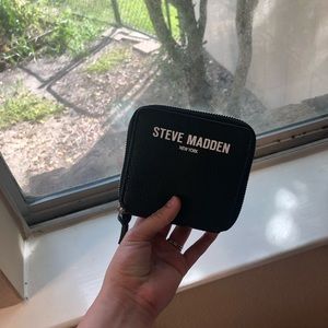 small black steve madden wallet